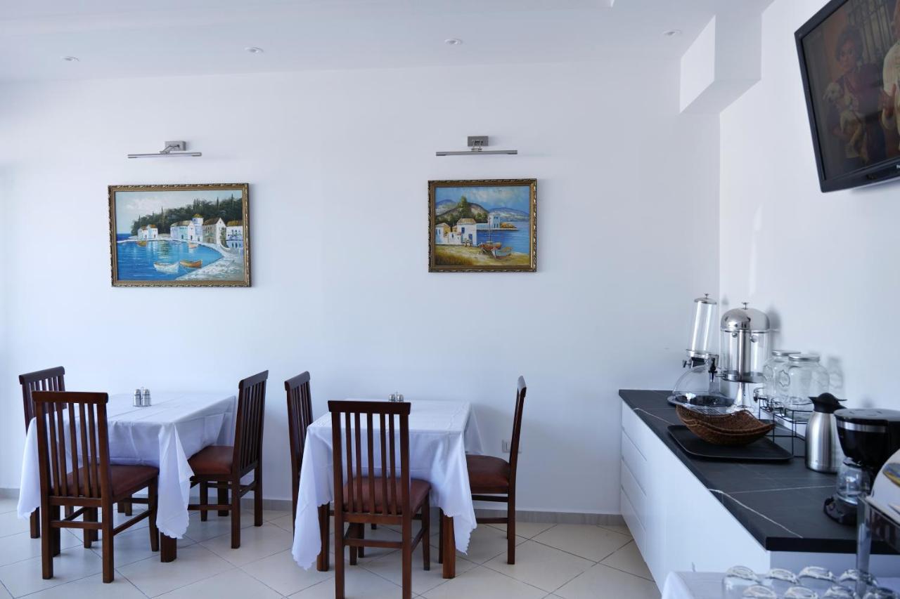 Lumi Hotel Saranda Zewnętrze zdjęcie